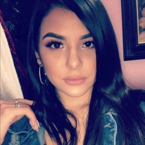 Meet your Posher, Dayana